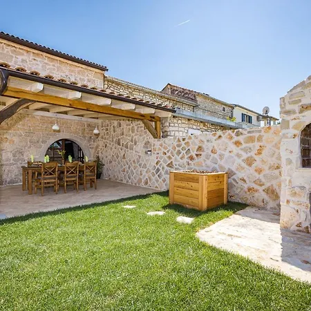 Stone House Dijana Istria Sveti Lovrec Casa vacanze